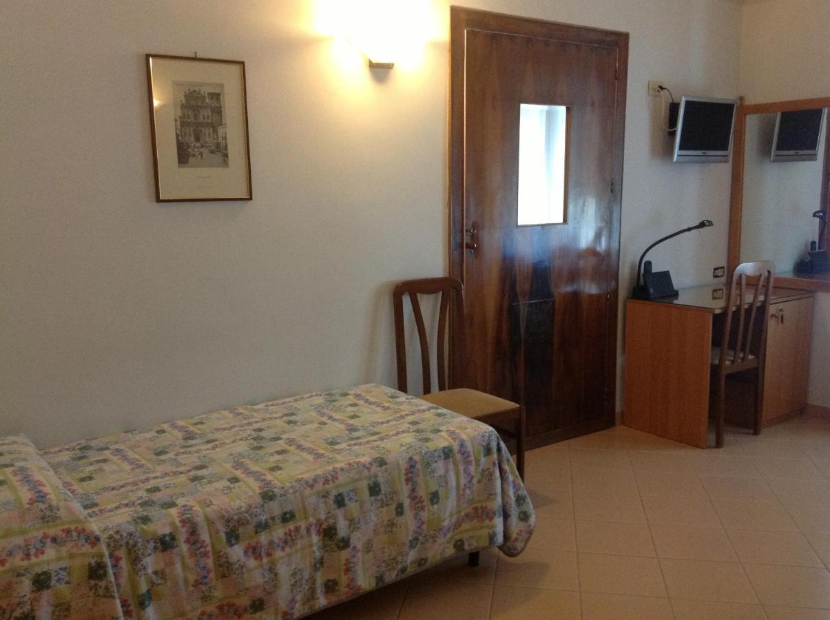 Hotel Castello Mesagne Phòng bức ảnh